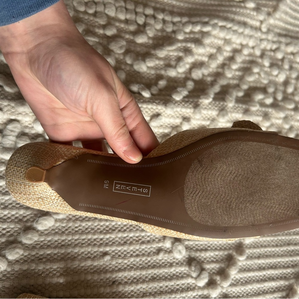 Women's Kitten Heels with Bow Detail - Picture 3 of 4